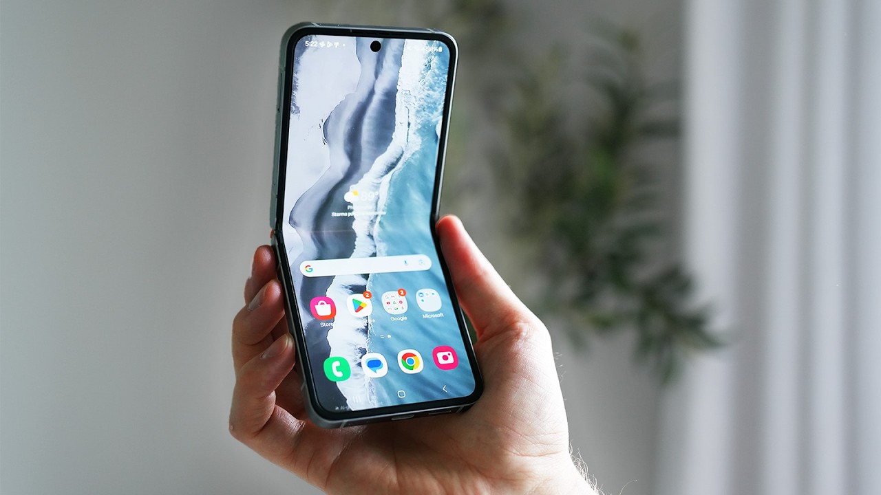 Galaxy Flip 6: 7 must-know features for 2025 users 8 galaxy flip 6