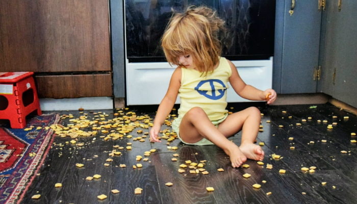 10 choses (ennuyeuses) qui divertissent les tout-petits fous 8 10 choses (ennuyeuses) qui divertissent les tout-petits fous