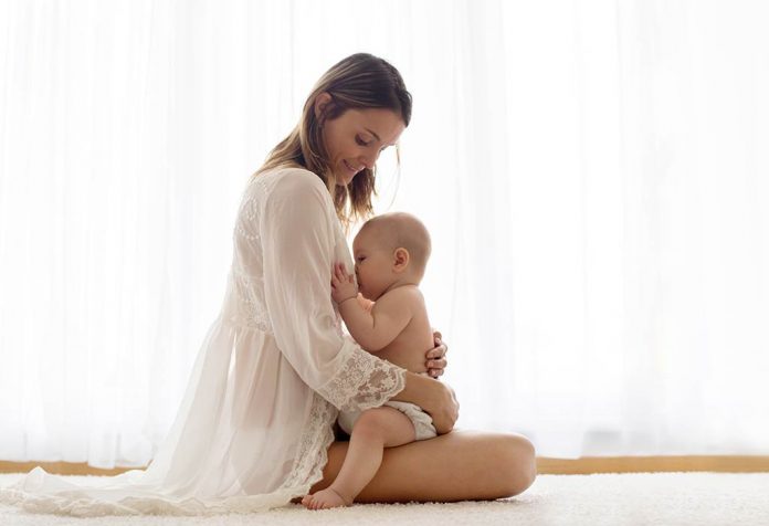 Conseils pour l'allaitement avec de gros seins Conseils pour l'allaitement avec de gros seins