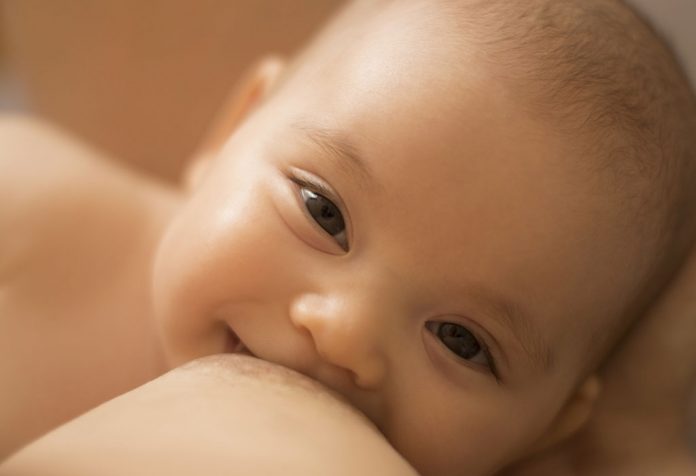 10 signes que votre bébé est rassasié et qu'il reçoit suffisamment de lait maternel 10 signes que votre bébé est rassasié et qu'il reçoit suffisamment de lait maternel