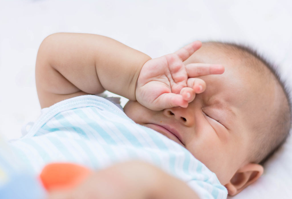 Bébé avec infection oculaire
