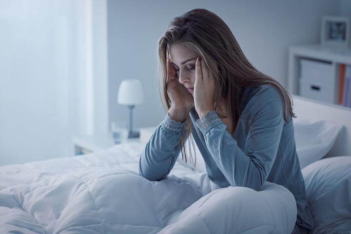 Quelles sont les causes des maux de tête post-partum?