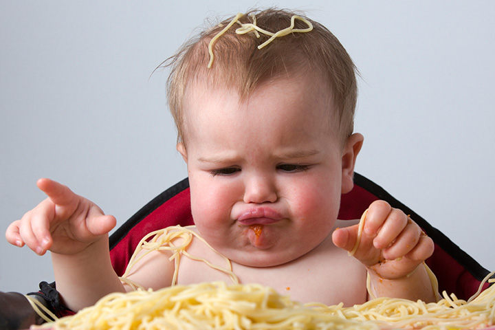 Ce bébé a totalement foiré ses spaghettis.