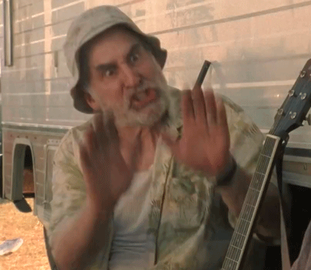 Et grand-père n'est pas loin derrière demander à un visiteur de se taire