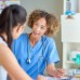 L'enflure est-elle normale après l'accouchement? 9 bilan post-partum de six semaines