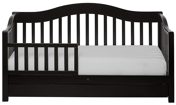 Je rêve dans mon lit de bébé