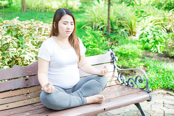 Pourquoi une bonne posture est-elle essentielle pendant la grossesse?