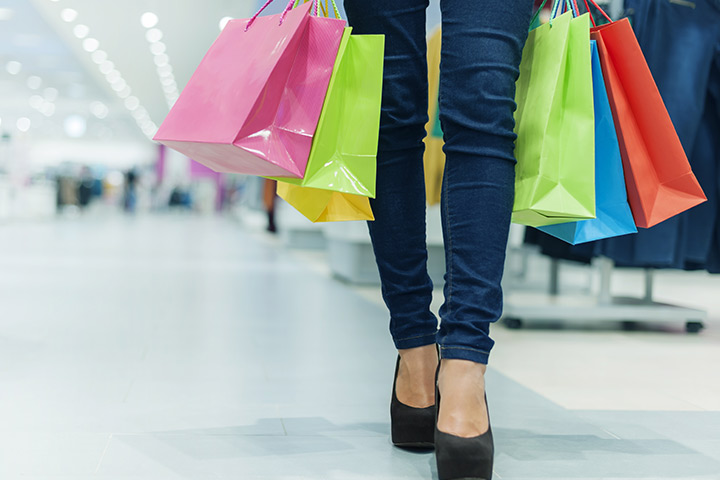 Frénésie de shopping de vêtements de maternité