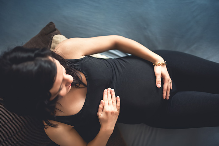 Quand le ventre du bébé commence-t-il à apparaître?
