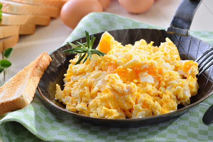 Oeufs brouillés avec chapelure
