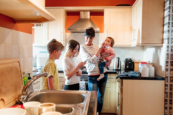 Restez à la maison-Mom-Vs.-Mom-Worker