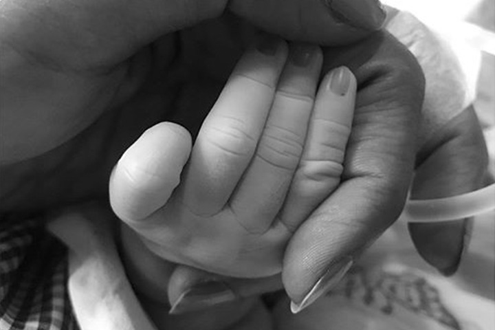 Dernière photo de Sameera Reddy's Newborn 2