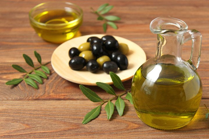 Massage à l'huile d'olive pour les douleurs aux jambes