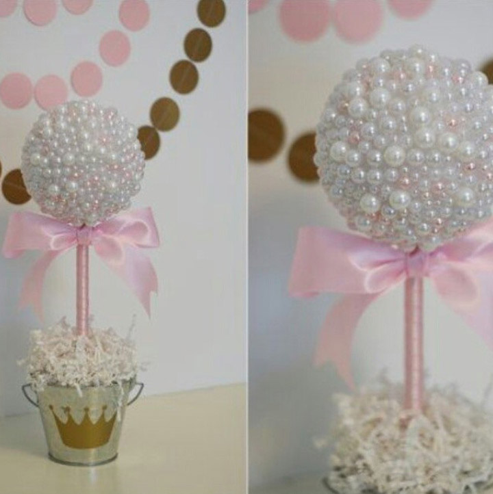 Pièce maîtresse de douche de bébé avec topiaire perle