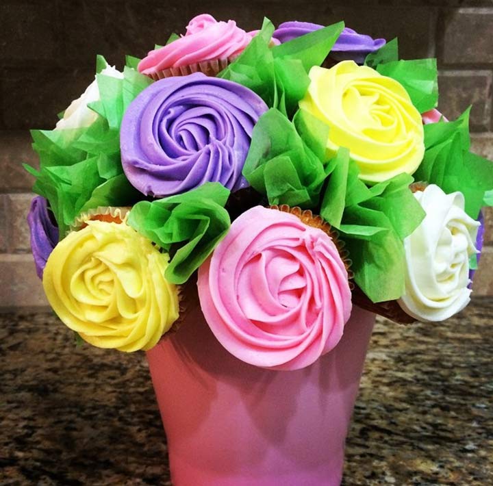 Pièce maîtresse de douche de bébé bouquet rose cupcake bouquet