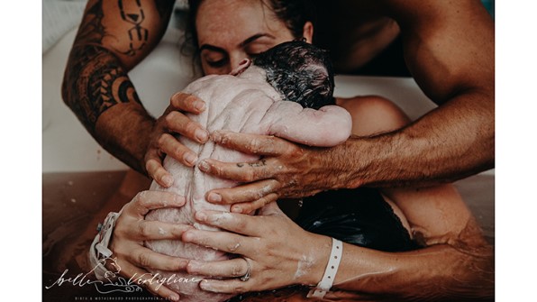 parents avec bébé nouveau-né