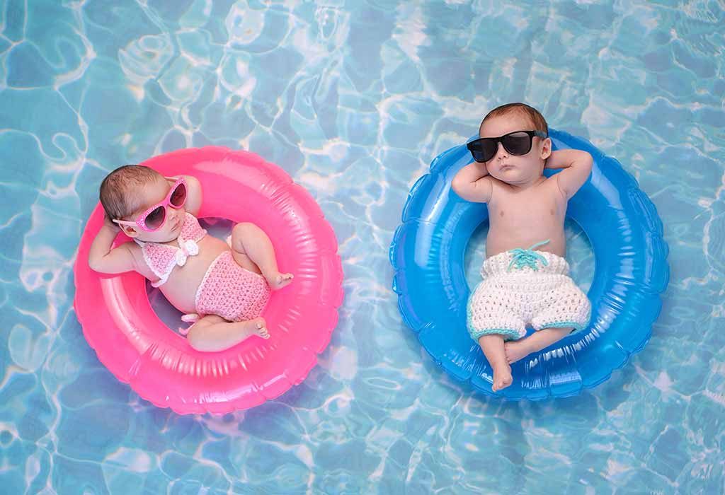 bébés dans des anneaux de bain "width =" 1024 "height =" 700 "srcset =" https://cdn.cdnparenting.com/articles/2020/04/27130734/533865133.jpg 1024w, https: //cdn.cdnparenting. com /articles/2020/04/27130734/533865133-768x525.jpg 768w, https://cdn.cdnparenting.com/articles/2020/04/27130734/533865133-218x150.jpg 218w, https: //cdn.cdnparparenting. com /articles/2020/04/27130734/533865133-696x476.jpg 696w, https://cdn.cdnparenting.com/articles/2020/04/27130734/533865133-614x420.jpg 614w "tailles =" (largeur maximale: 1024px ) 100vw, 1024px