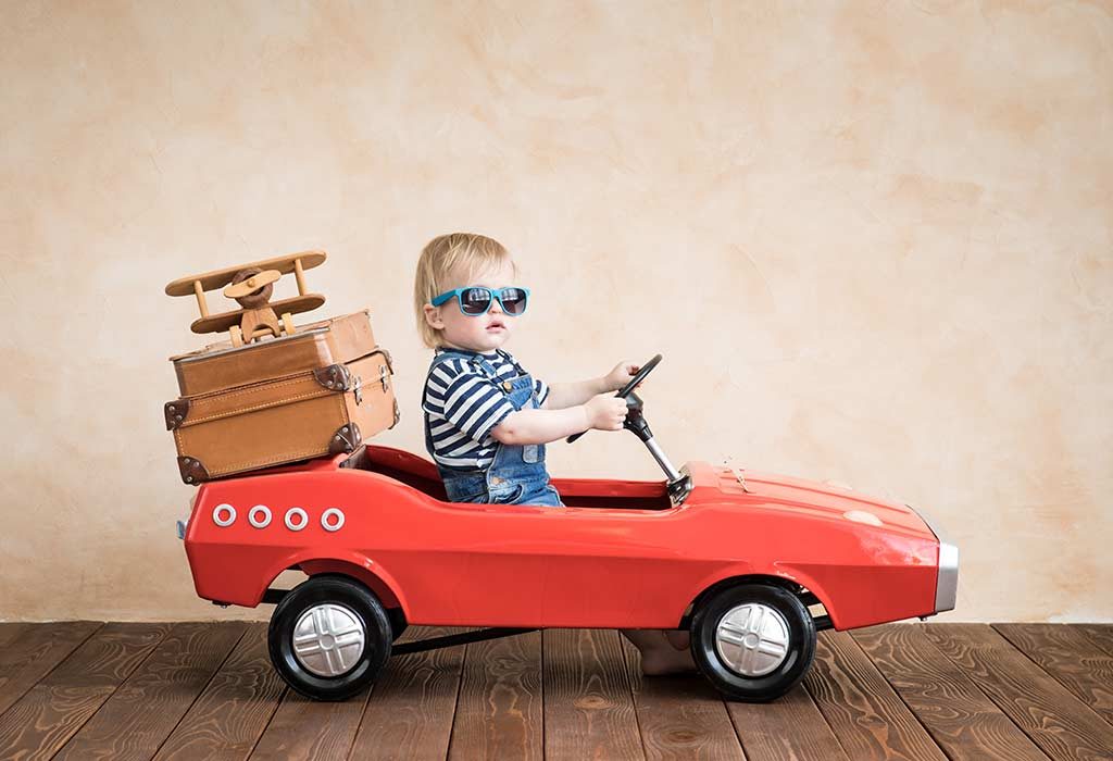 bébé conduisant une petite voiture avec des bagages "width =" 1024 "height =" 700 "srcset =" https://cdn.cdnparenting.com/articles/2020/04/27130743/1120729703.jpg 1024w, https: // cdn . cdnparenting.com/articles/2020/04/27130743/1120729703-768x525.jpg 768w, https://cdn.cdnparenting.com/articles/2020/04/27130743/1120729703-218x150.jpg 218w, https: // cdn. cdnparenting.com/articles/2020/04/27130743/1120729703-696x476.jpg 696w, https://cdn.cdnparenting.com/articles/2020/04/27130743/1120729703-614x420.jpg 614w "tailles =" (max- largeur: 1024px) 100vw, 1024px