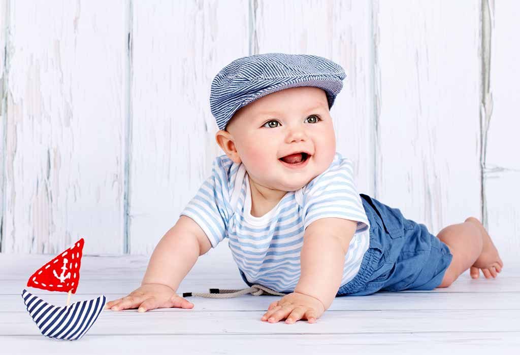 bébé dans une combinaison de marin montée à la maison "width =" 1024 "height =" 700 "srcset =" https://cdn.cdnparenting.com/articles/2020/04/27130726/427771786.jpg 1024w, https: // cdn .cdnparenting.com / articles / 2020/04/27130726 / 427771786-768x525.jpg 768w, https://cdn.cdnparenting.com/articles/2020/04/27130726/427771786-218x150.jpg 218w, https: // cdn .cdnparenting.com / articles / 2020/04/27130726 / 427771786-696x476.jpg 696w, https://cdn.cdnparenting.com/articles/2020/04/27130726/427771786-614x420.jpg 614w "tailles =" ( largeur maximale: 1024px) 100vw, 1024px