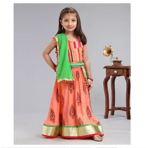 Lehenga choli pour les filles "width =" 494 "height =" 501 "srcset =" https://dinerados.com/wp-content/uploads/2020/05/1588981894_720_10-conjuntos-comodos-para-vestir-a-tu- baby-with-style.png 494w, https: // cdn .cdnparenting.com / articles / 2019/10/19165256 / Cotton-Lehenga-1-414x420.png 414w "tailles =" (largeur maximale: 494px) 100vw, 494px