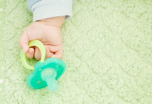 Sucette pour bébé: avantages, risques et conseils d'utilisation 7 Sucette pour bébé: avantages, risques et conseils d'utilisation 1588982926 319 Chupete para bebes beneficios riesgos y consejos para usarlos