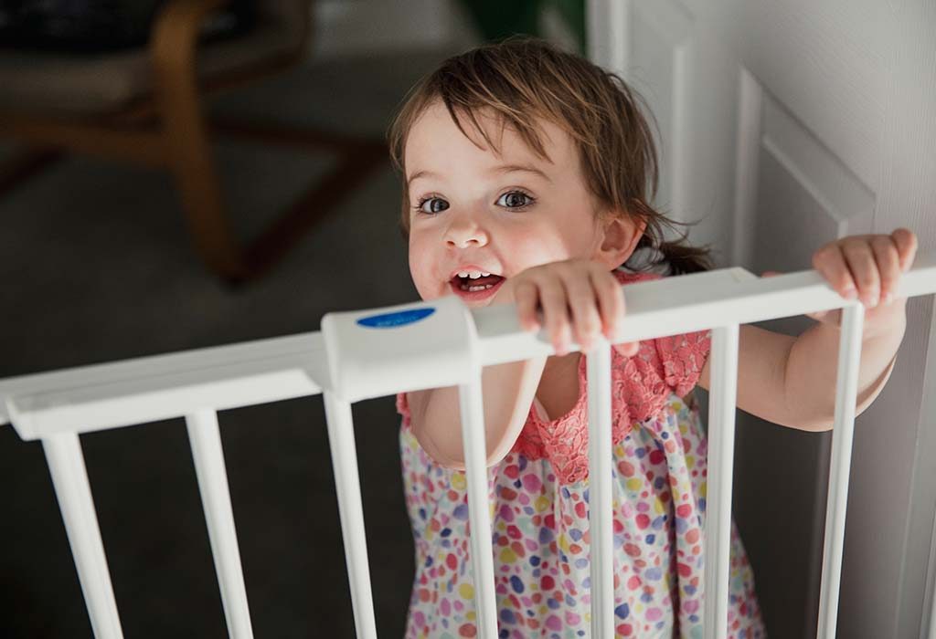 utilisez une barrière pour bébé "width =" 1024 "height =" 700 "srcset =" https://cdn.cdnparenting.com/articles/2018/11/10134308/1168788931-H.jpg 1024w, https: // cdn. cdnparenting .com / articles / 2018/11/10134308/1168788931-H-768x525.jpg 768w, https://cdn.cdnparenting.com/articles/2018/11/10134308/1168788931-H-218x150.jpg 218w, https: //cdn.cdnparenting.com/articles/2018/11/10134308/1168788931-H-696x476.jpg 696w, https://cdn.cdnparenting.com/articles/2018/11/10134308/1168788931-H-614x420.jpg 614w "tailles =" (largeur maximale: 1024px) 100vw, 1024px