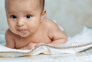 Problèmes digestifs courants du bébé que vous devez savoir 1588983765 63 Problemas digestivos comunes del bebe que necesita saber