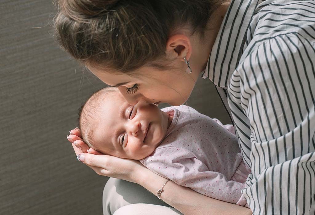 Cette routine de coucher pour bébé doit être apportée MAINTENANT! 13 Berceuse pour enfants "width =" 1024 "height =" 700 "srcset =" https://cdn.cdnparenting.com/articles/2019/01/04105851/1066589651-H.jpg 1024w, https: // cdn. cdnparenting .com / articles / 2019/01/04105851/1066589651-H-768x525.jpg 768w, https://cdn.cdnparenting.com/articles/2019/01/04105851/1066589651-H-218x150.jpg 218w, https: / /cdn.cdnparenting.com/articles/2019/01/04105851/1066589651-H-696x476.jpg 696w, https://cdn.cdnparenting.com/articles/2019/01/04105851/1066589651-H-614x420.jpg 614w "tailles =" (largeur maximale: 1024px) 100vw, 1024px
