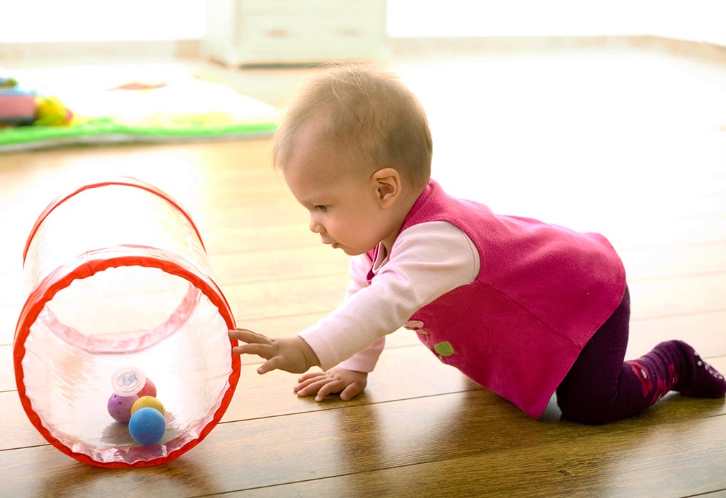 Un bébé rampant "width =" 1020 "height =" 700 "srcset =" https://dinerados.com/wp-content/uploads/2020/05/1588985374_715_Su-bebe-de-37-semanas-de-dedad-dearrollo -hitos-y.jpg 1020w, https: / /cdn.cdnparenting.com/articles/2018/11/22181602/40862671-H-768x527.jpg 768w, https://cdn.cdnparenting.com/articles/2018/11 /22181602/40862671-H-100x70.jpg 100w, https://cdn.cdnparenting.com/articles/2018/11/22181602/40862671-H-218x150.jpg 218w, https://cdn.cdnparenting.com/articles / 2018/11/22181602/40862671-H- 696x478.jpg 696w, https://cdn.cdnparenting.com/articles/2018/11/22181602/40862671-H-612x420.jpg 612w "tailles =" (largeur maximale: 1020px) 100vw, 1020px