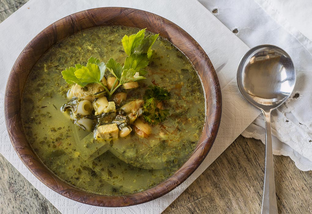 Soupe de poulet aux épinards et pommes de terre "width =" 1020 "height =" 700 "srcset =" https://dinerados.com/wp-content/uploads/2020/05/1588985639_861_Recetas-saludables-de-sopa-de-pollo -pour-bébés-et-enfants.jpg 1020w, https: // cdn. cdnparenting.com/articles/2018/10/12115925/388196356-H-768x527.jpg 768w, https://cdn.cdnparenting.com/articles/2018/10/12115925/388196356-H-100x70.jpg 100w, https: //cdn.cdnparenting.com/articles/2018/10/12115925/388196356-H-218x150.jpg 218w, https://cdn.cdnparenting.com/articles/2018/10/12115925/388196356-H-696x478.jpg 696w, https://cdn.cdnparenting.com/articles/2018/10/12115925/388196356-H-612x420.jpg 612w "tailles =" (largeur maximale: 1020px) 100vw, 1020px