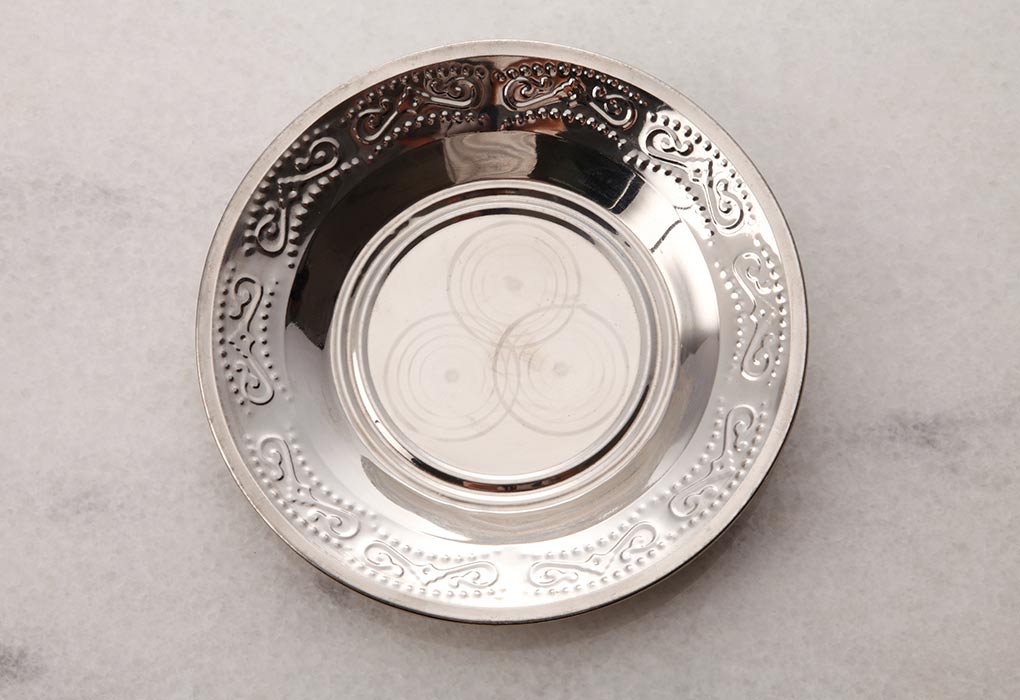 Utilisation de couverts pour bébé: avantages et types 10 Plaque d