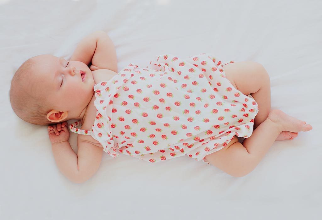 Bébé portant une combinaison "largeur =" 1024 "hauteur =" 700 "srcset =" https://cdn.cdnparenting.com/articles/2018/09/1045820959-H.jpg 1024w, https: //cdn.cdnparenting .com /articles/2018/09/1045820959-H-768x525.jpg 768w, https://cdn.cdnparenting.com/articles/2018/09/1045820959-H-218x150.jpg 218w, https: //cdn.cdnparentinging .com /articles/2018/09/1045820959-H-696x476.jpg 696w, https://cdn.cdnparenting.com/articles/2018/09/1045820959-H-614x420.jpg 614w "tailles =" (largeur maximale: 1024px) 100vw, 1024px