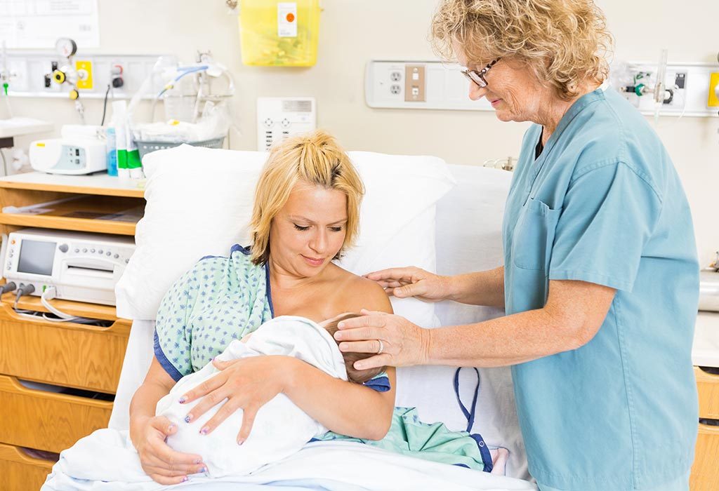 La mère apprend des conseils pour allaiter le nouveau-né "width =" 1024 "height =" 700 "srcset =" https://cdn.cdnparenting.com/articles/2018/08/163572821-H.jpg 1024w, https: // cdn.cdnparenting .com / articles / 2018/08/163572821-H-768x525.jpg 768w, https://cdn.cdnparenting.com/articles/2018/08/163572821-H-218x150.jpg 218w, https: // cdn.cdnparenting .com / articles / 2018/08/163572821-H-696x476.jpg 696w, https://cdn.cdnparenting.com/articles/2018/08/163572821-H-614x420.jpg 614w "tailles =" ( largeur maximale: 1024px) 100vw, 1024px