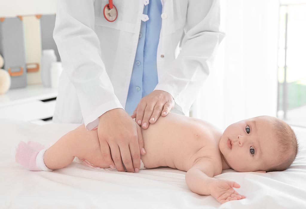 Syndrome de West (spasme infantile) chez les nourrissons 7 Un médecin examine un bébé. "Width =" 1024 "Height =" 700 "srcset =" https://cdn.cdnparenting.com/articles/2018/07/665914429-h.jpg 1024w, https: //cdn.cdnparenting .com / articles / 2018 /07/665914429-h-768x525.jpg 768w, https://cdn.cdnparenting.com/articles/2018/07/665914429-h-218x150.jpg 218w, https: //cdn.cdnparenting .com / articles / 2018 /07/665914429-h-696x476.jpg 696w, https://cdn.cdnparenting.com/articles/2018/07/665914429-h-614x420.jpg 614w "tailles =" (largeur maximale: 1024px) 100vw, 1024px