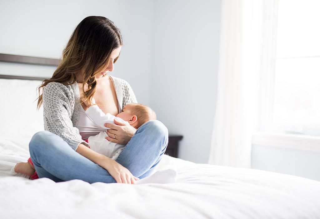 La mère allaite son bébé "width =" 1024 "height =" 700 "srcset =" https://cdn.cdnparenting.com/articles/2018/07/601410419-H.jpg 1024w, https: //cdn.cdnparenting. com /articles/2018/07/601410419-H-768x525.jpg 768w, https://cdn.cdnparenting.com/articles/2018/07/601410419-H-218x150.jpg 218w, https: //cdn.cdnparenting. com /articles/2018/07/601410419-H-696x476.jpg 696w, https://cdn.cdnparenting.com/articles/2018/07/601410419-H-614x420.jpg 614w "tailles =" (largeur maximale: 1024px ) 100vw, 1024px