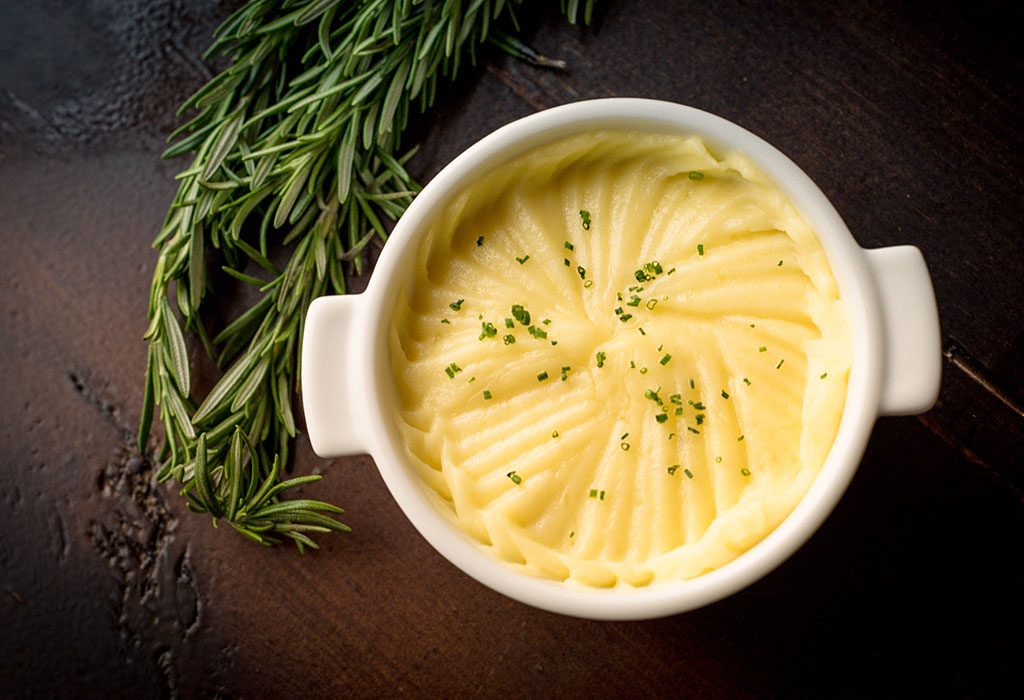Pommes de terre pour bébés: bienfaits pour la santé et recettes rapides 6 Recette de purée de pommes de terre pour bébé "width =" 1024 "height =" 700 "srcset =" https://cdn.cdnparenting.com/articles/2018/07/733518934-H.jpg 1024w, https: // cdn. cdnparenting. com / articles / 2018/07/733518934-H-768x525.jpg 768w, https://cdn.cdnparenting.com/articles/2018/07/733518934-H-218x150.jpg 218w, https: //cdn.cdnparenting. com / articles / 2018/07/733518934-H-696x476.jpg 696w, https://cdn.cdnparenting.com/articles/2018/07/733518934-H-614x420.jpg 614w "tailles =" (largeur maximale: 1024px ) 100vw, 1024px