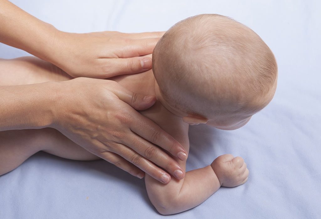 Huile de moutarde pour massage bébé: avantages et risques 6 Une mère masse son bébé "width =" 1024 "height =" 700 "srcset =" https://cdn.cdnparenting.com/articles/2018/06/337395734-H.jpg 1024w, https: //cdn.cdnparenting . com / articles / 2018/06/337395734-H-768x525.jpg 768w, https://cdn.cdnparenting.com/articles/2018/06/337395734-H-218x150.jpg 218w, https: //cdn.cdnparenting. com / articles / 2018/06/337395734-H-696x476.jpg 696w, https://cdn.cdnparenting.com/articles/2018/06/337395734-H-614x420.jpg 614w "tailles =" (largeur maximale: 1024px ) 100vw, 1024px