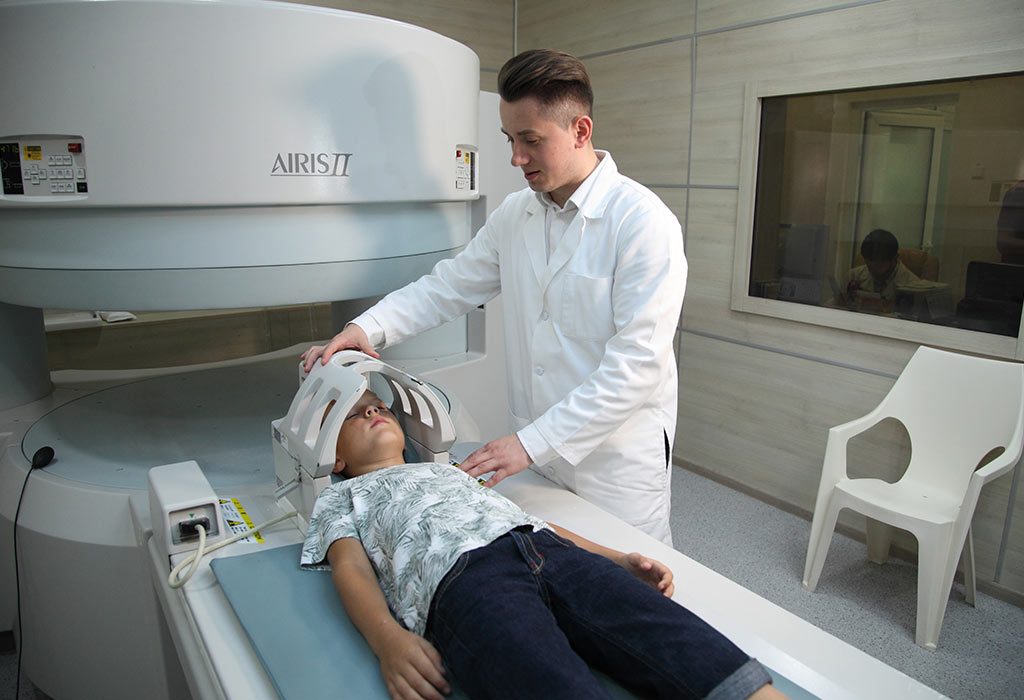 Hydrocéphalie chez les nourrissons 12 CT SCAN "width =" 1024 "height =" 700 "srcset =" https://cdn.cdnparenting.com/articles/2018/06/692963323-H.jpg 1024w, https://cdn.cdnparenting.com/articles /2018/06/692963323-H-768x525.jpg 768w, https://cdn.cdnparenting.com/articles/2018/06/692963323-H-218x150.jpg 218w, https://cdn.cdnparenting.com/articles /2018/06/692963323-H-696x476.jpg 696w, https://cdn.cdnparenting.com/articles/2018/06/692963323-H-614x420.jpg 614w "tailles =" (largeur maximale: 1024px) 100vw 1024px