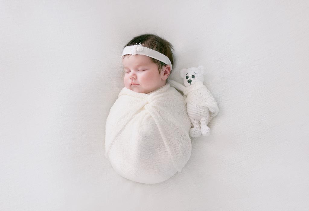 Votre bébé d'une semaine: développement, étapes et soins 5 Une fille nouveau-née "width =" 1024 "height =" 700 "srcset =" https://cdn.cdnparenting.com/articles/2018/05/490721332_H.jpg 1024w, https://cdn.cdnparenting.com/articles /2018/05/490721332_H-768x525.jpg 768w, https://cdn.cdnparenting.com/articles/2018/05/490721332_H-218x150.jpg 218w, https://cdn.cdnparenting.com/articles/2018/05 /490721332_H-696x476.jpg 696w, https://cdn.cdnparenting.com/articles/2018/05/490721332_H-614x420.jpg 614w "tailles =" (largeur maximale: 1024px) 100vw, 1024px