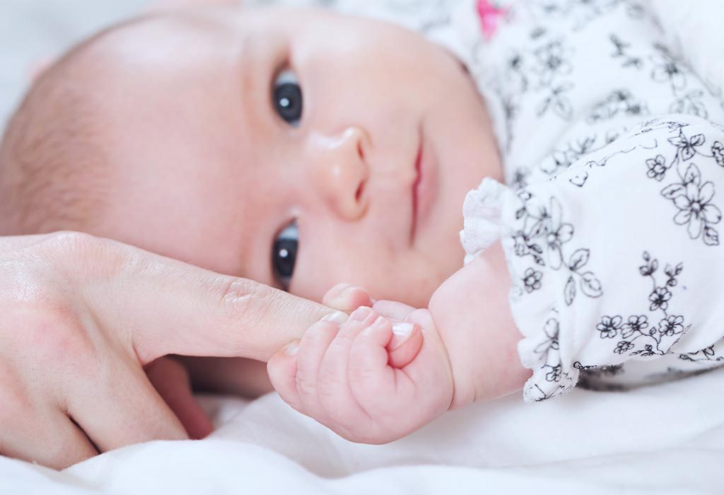 GRASP REFLEX "width =" 1024 "height =" 700 "srcset =" https://cdn.cdnparenting.com/articles/2018/05/399854155_H.jpg 1024w, https://cdn.cdnparenting.com/articles/2018 /05/399854155_H-768x525.jpg 768w, https://cdn.cdnparenting.com/articles/2018/05/399854155_H-218x150.jpg 218w, https://cdn.cdnparenting.com/articles/2018/05/399854155_H -696x476.jpg 696w, https://cdn.cdnparenting.com/articles/2018/05/399854155_H-614x420.jpg 614w "tailles =" (largeur maximale: 1024px) 100vw, 1024px