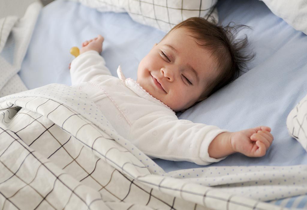 Un bébé qui dort sur le dos "width =" 1024 "height =" 700 "srcset =" https://cdn.cdnparenting.com/articles/2018/04/420756877-H.jpg 1024w, https: //cdn.cdnparenting. com / articles / 2018/04/420756877-H-768x525.jpg 768w, https://cdn.cdnparenting.com/articles/2018/04/420756877-H-218x150.jpg 218w, https: //cdn.cdnparenting. com / articles / 2018/04/420756877-H-696x476.jpg 696w, https://cdn.cdnparenting.com/articles/2018/04/420756877-H-614x420.jpg 614w "tailles =" (largeur maximale: 1024px ) 100vw, 1024px