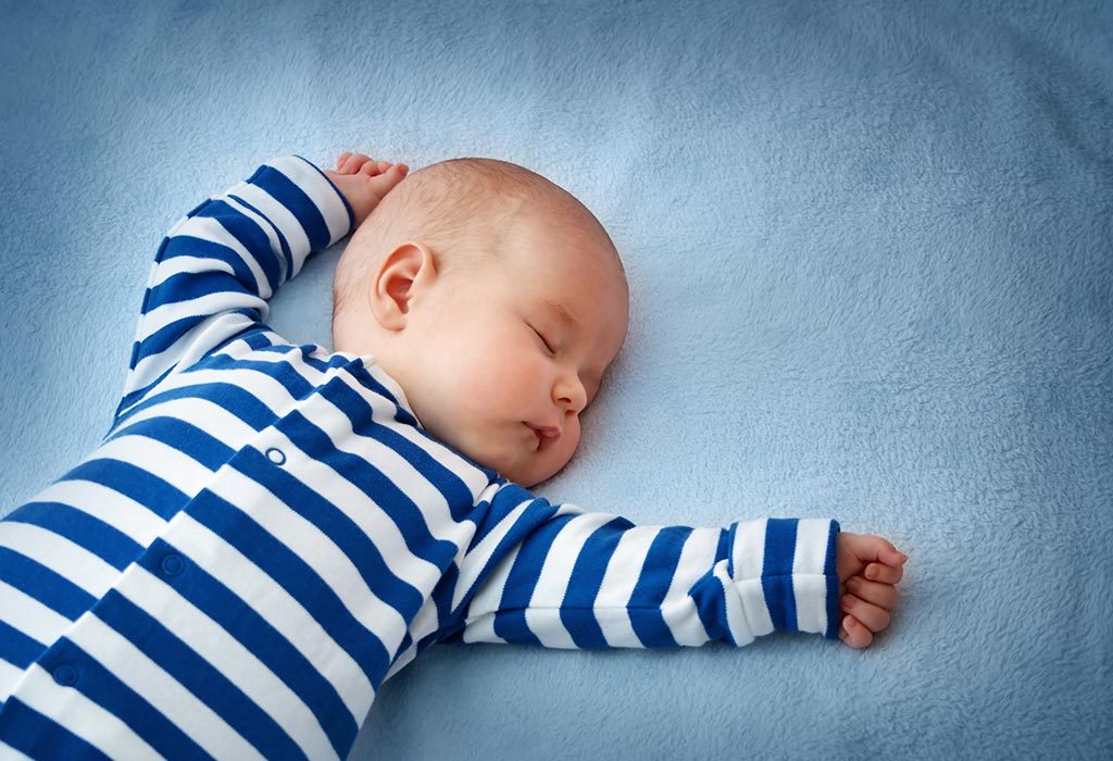 Un bébé qui dort sur le dos "width =" 1024 "height =" 700 "srcset =" https://cdn.cdnparenting.com/articles/2018/04/397223029-H.jpg 1024w, https: //cdn.cdnparenting. com / articles / 2018/04/397223029-H-768x525.jpg 768w, https://cdn.cdnparenting.com/articles/2018/04/397223029-H-218x150.jpg 218w, https: //cdn.cdnparenting. com / articles / 2018/04/397223029-H-696x476.jpg 696w, https://cdn.cdnparenting.com/articles/2018/04/397223029-H-614x420.jpg 614w "tailles =" (largeur maximale: 1024px ) 100vw, 1024px