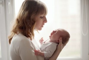 Bébé pleure de maux d