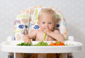 Bébé mangeant une variété de légumes "width =" 1662 "height =" 1136 "srcset =" https://dinerados.com/wp-content/uploads/2020/05/1589047598_460_El-bebe-no-come-Razones-y- food-tips.jpg 300w, https: // cdn .cdnparenting.com / articles / 2018/03/306397847-H-768x525.jpg 768w, https://cdn.cdnparenting.com/articles/2018/03/ 306397847-H.jpg 1024w, https: //cdn.cdnparenting .com / articles / 2018/03/306397847-H-218x150.jpg 218w, https://cdn.cdnparenting.com/articles/2018/03/306397847- H-696x476.jpg 696w, https: //cdn.cdnparenting .com / articles / 2018/03/306397847-H-614x420.jpg 614w "tailles =" (largeur maximale: 1662px) 100vw, 1662px