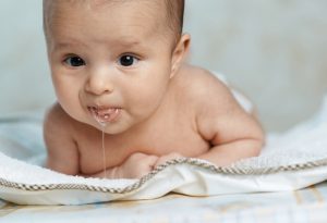 BÉBÉ DROOLING "width =" 1591 "height =" 1087 "srcset =" https://dinerados.com/wp-content/uploads/2020/05/1589047974_483_Tu-bebe-de-2-meses-de-edad-Crecimiento- y-desarrollo.jpg 300w, https://cdn.cdnparenting.com /articles/2018/03/243303559-H-768x525.jpg 768w, https://cdn.cdnparenting.com/articles/2018/03/243303559- H.jpg 1024w, https://cdn.cdnparenting.com/articles /2018/03/243303559-H-218x150.jpg 218w, https://cdn.cdnparenting.com/articles/2018/03/243303559-H- 696x476.jpg 696w, https://cdn.cdnparenting.com/articles /2018/03/243303559-H-614x420.jpg 614w "tailles =" (largeur maximale: 1591px) 100vw, 1591px