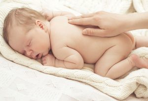 Huile d'amande pour massage bébé: avantages et précautions 4 MEILLEUR SOMMEIL "width =" 1706 "height =" 1166 "srcset =" https://dinerados.com/wp-content/uploads/2020/05/1589048155_453_Aceite-de-almendras-para-masaje-para-bebes-beneficios- y-precaciones.jpg 300w, https://cdn.cdnparenting.com /articles/2018/02/266813423-H-768x525.jpg 768w, https://cdn.cdnparenting.com/articles/2018/02/266813423- H.jpg 1024w, https://cdn.cdnparenting.com/articles /2018/02/266813423-H-218x150.jpg 218w, https://cdn.cdnparenting.com/articles/2018/02/266813423-H- 696x476.jpg 696w, https://cdn.cdnparenting.com/articles /2018/02/266813423-H-614x420.jpg 614w "tailles =" (largeur maximale: 1706px) 100vw, 1706px