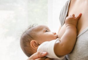 Les 15 meilleurs remèdes naturels pour les mamelons douloureux 5 Une mère qui allaite son bébé "width =" 1487 "height =" 1021 "srcset =" https://dinerados.com/wp-content/uploads/2020/05/1589050062_35_Los-15-mejores-remedios-naturales-para -los-pezones-doloridos.jpg 300w, https: //cdn.cdnparenting. com / articles / 2018/02 / 461418109-100x70.jpg 100w, https://cdn.cdnparenting.com/articles/2018/02/461418109-218x150.jpg 218w, https://cdn.cdnparenting.com/articles/ 2018/02 / 461418109-436x300.jpg 436w "tailles =" (largeur maximale: 1487px) 100vw, 1487px