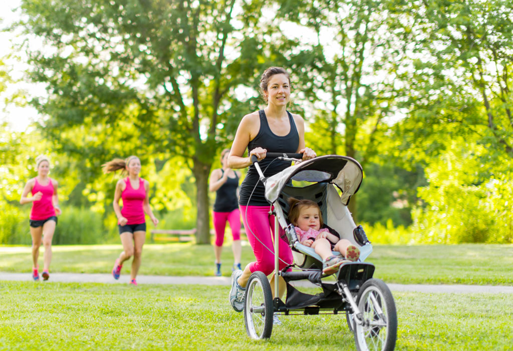 Mère promenant son bébé dans une poussette "width =" 1024 "height =" 700 "srcset =" https://dinerados.com/wp-content/uploads/2020/05/1589050760_130_14-ejercicios-faciles-y-divertidos- what-the-mother-can-do.jpg 1024w, https: // cdn. cdnparenting.com/articles/2018/02/171343085-H-300x205.jpg 300w, https://cdn.cdnparenting.com/articles/2018/02/171343085-H-768x525.jpg 768w, https: // cdn. cdnparenting.com/articles/2018/02/171343085-H-218x150.jpg 218w, https://cdn.cdnparenting.com/articles/2018/02/171343085-H-696x476.jpg 696w, https: // cdn. cdnparenting.com/articles/2018/02/171343085-H-614x420.jpg 614w "tailles =" (largeur maximale: 1024px) 100vw, 1024px
