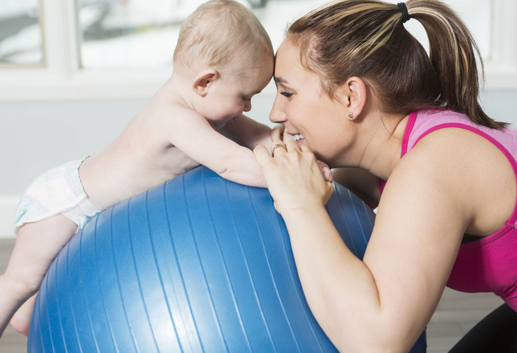 Mère et bébé avec balle de pilates "width =" 1024 "height =" 700 "srcset =" https://dinerados.com/wp-content/uploads/2020/05/1589050761_585_14-ejercicios-faciles-y-divertidos-queque -la-mère-peut-faire.jpg 1024w, https: //cdn.cdnparenting .com / articles / 2018/02/402197485-H-300x205.jpg 300w, https://cdn.cdnparenting.com/articles/2018 /02/402197485-H-768x525.jpg 768w, https: //cdn.cdnparenting .com / articles / 2018/02/402197485-H-218x150.jpg 218w, https://cdn.cdnparenting.com/articles/2018 /02/402197485-H-696x476.jpg 696w, https: //cdn.cdnparenting .com / articles / 2018/02/402197485-H-614x420.jpg 614w "tailles =" (largeur maximale: 1024px) 100vw, 1024px