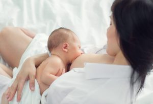 Allaiter un bébé avec de la fièvre ou un rhume 5 Mère allaitant son bébé "width =" 764 "height =" 522 "srcset =" https://dinerados.com/wp-content/uploads/2020/05/1589052159_283_Amamantar-a-un-bebe-con-fiebre-o -resfriado.jpg 300w, https: //cdn.cdnparenting .com / articles / 2018/01/669935437-H-768x525.jpg 768w, https://cdn.cdnparenting.com/articles/2018/01/669935437-H .jpg 1024w, https://cdn.cdnparenting.com /articles/2018/01/669935437-H-218x150.jpg 218w, https://cdn.cdnparenting.com/articles/2018/01/669935437-H-696x476 .jpg 696w, https://cdn.cdnparenting.com /articles/2018/01/669935437-H-614x420.jpg 614w "tailles =" (largeur maximale: 764px) 100vw, 764px